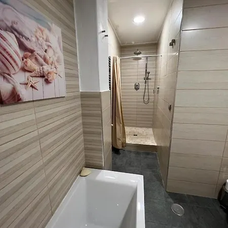 Glp Downtown Apartment